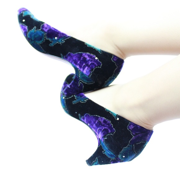 Sesto Meucci Shoes - Final Sale Vintage Sesto Meucci Floral Velvet Mini Pumps